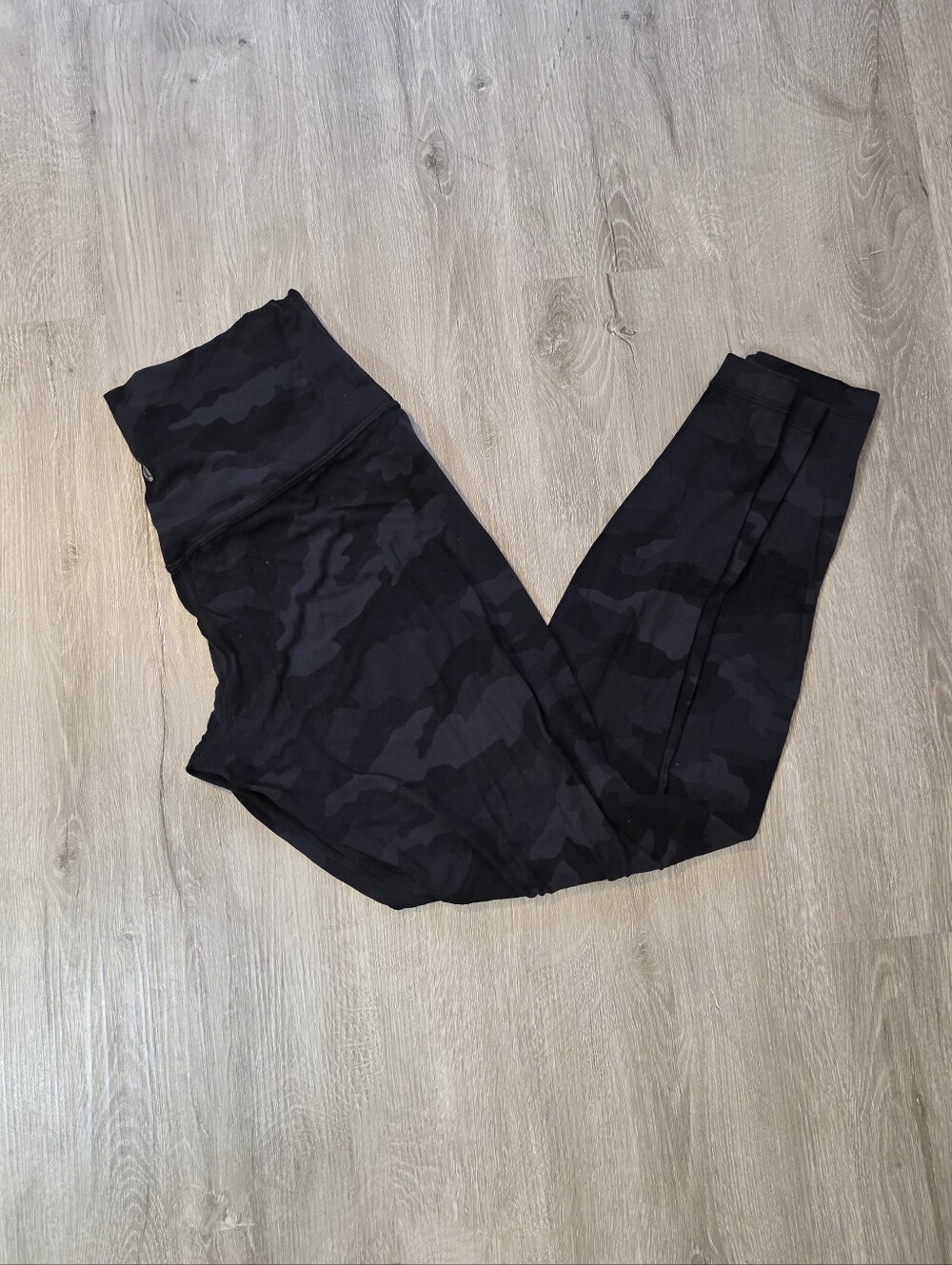 Lululemon Camo Leggings Women’s Size 8 Wunder Train Tight 25" yoga athleisure